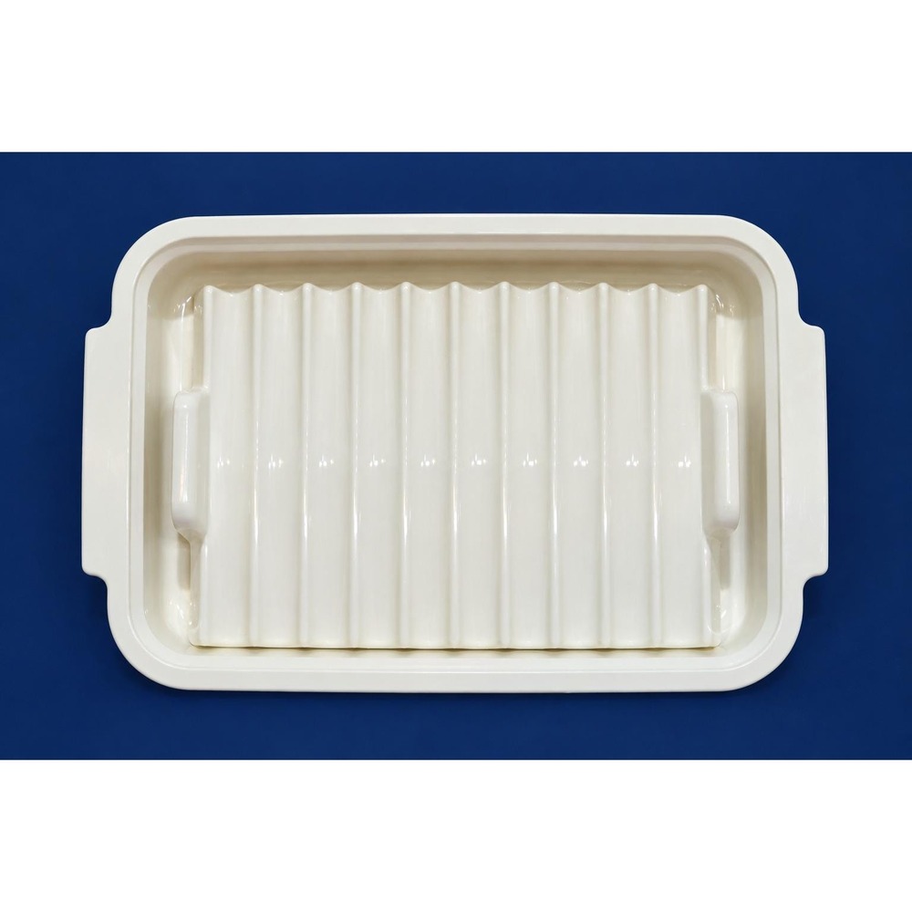 Rubbermaid 1980s Microwave Cookware 9x13 Roaster Pan , 3 Qt, Bacon Grill Rack